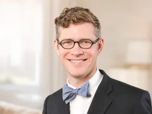 Scott McKay Wood, mortgage broker working with Yinon Filler real estate clients in Vancouver